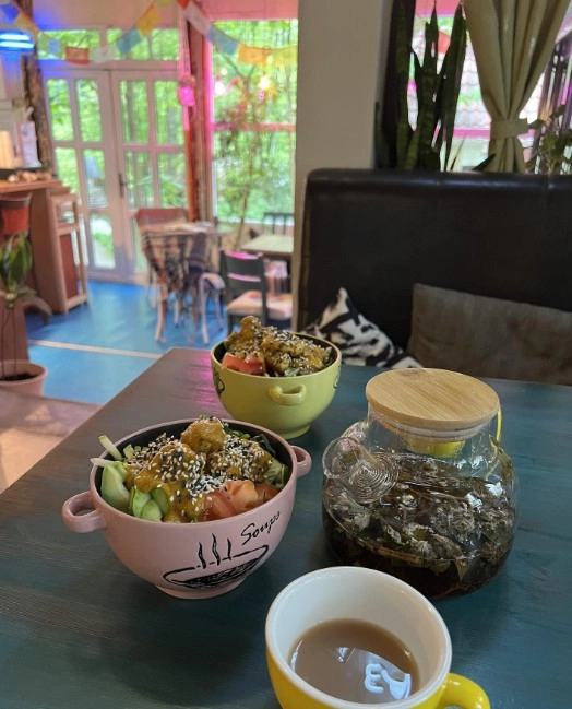 Кафе Мамочка момо в Красной Поляне: Буузные, Китайская кухня, Бизнес-ланч, Детская комната, Постное меню, Заказ столиков,