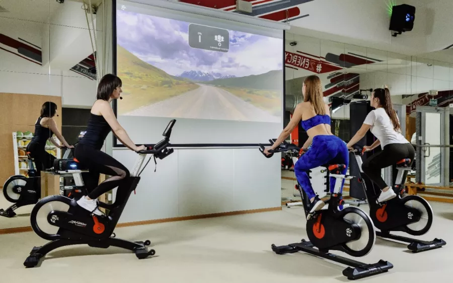 Фитнес-клуб Zfit в Сочи: Йога, Сайкл, Сквош-корт, Фитнес-бар, Развиваться, Аэробика, Настольный теннис, Зумба, Аквааэробика,