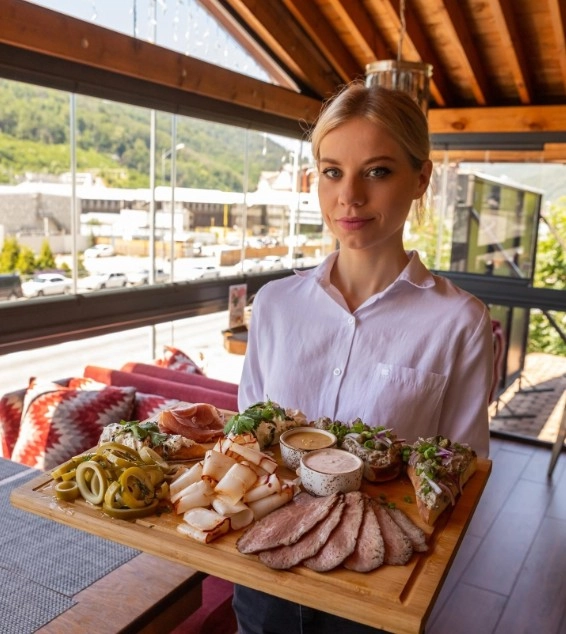 Ресторан Хинкаl-мангаl  в Красной Поляне: Еда, Заказ столиков, Живая музыка, Грузинская кухня, Заказ навынос,