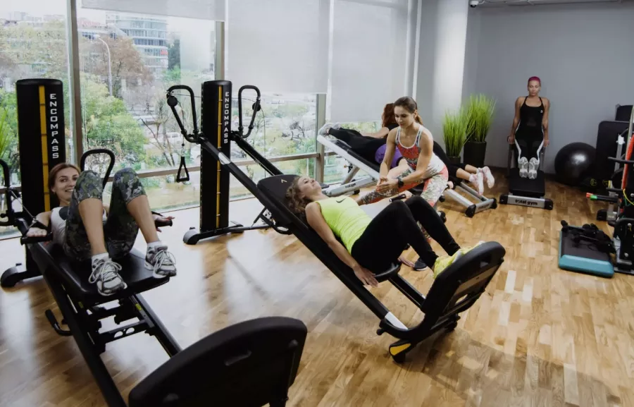 SPA-центр Lazurnaya SPA&wellness в Сочи: Фитнес для детей, Развиваться, Персональный тренер, Настольный теннис, Зумба, Детский уголок, Аквааэробика,