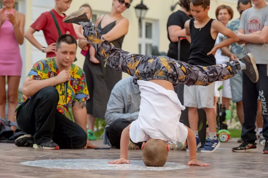 Школа танцев Jumping-Сrew в Смоленске: Танцы, Зал, Хореография, Растяжка, Хип-хоп, Школа,