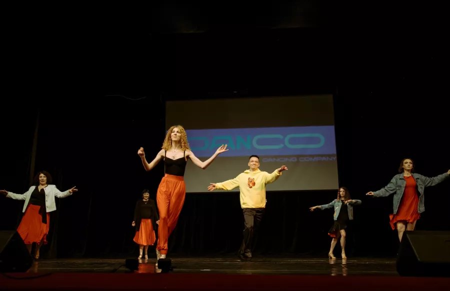 Школа танцев DanCo в Москве: Танцы, Зал, Школа танцев, Хореография, Растяжка, Современный танец,