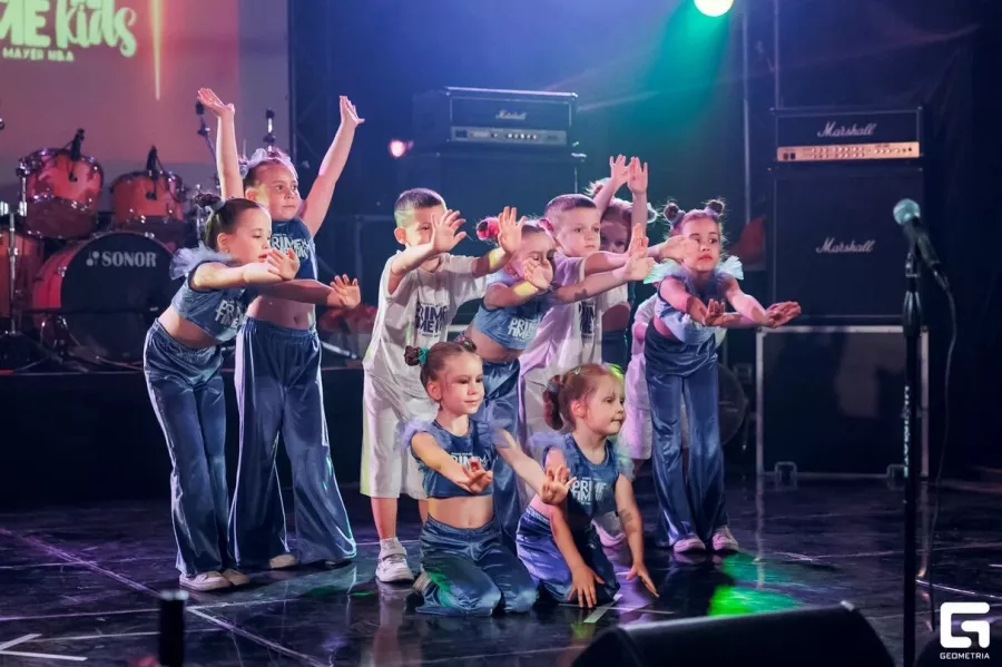 Шола танцев PrimeTimeKids в Смоленске: Танцы, Зал, Хореография, Школа танцев, Jazz-Funk, Растяжка,