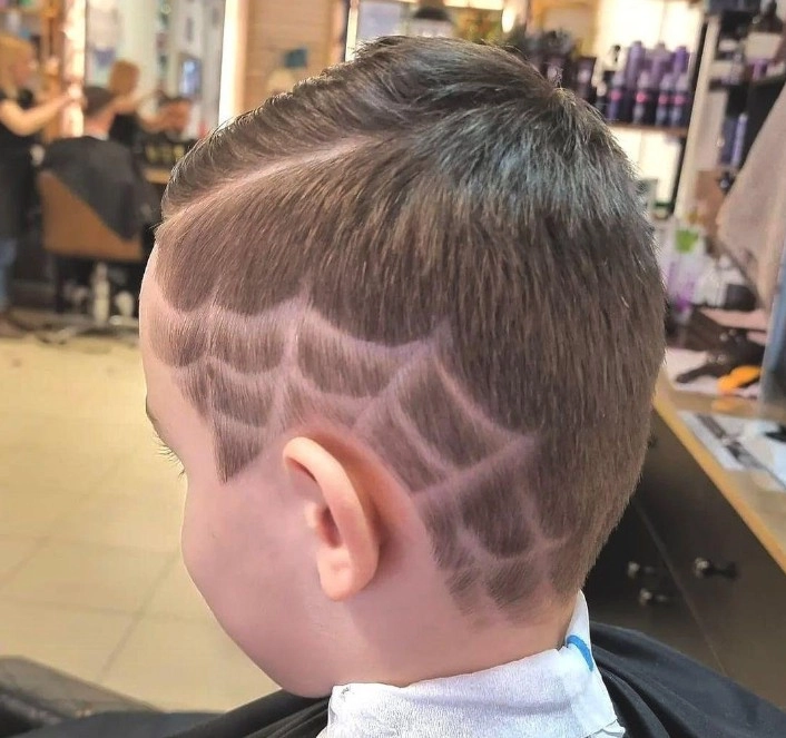 Салон Coiffeur в Красной Поляне: Детская стрижка, Биозавивка, Стрижка бороды, Афрокудри, Женская стрижка, Мужская стрижка,