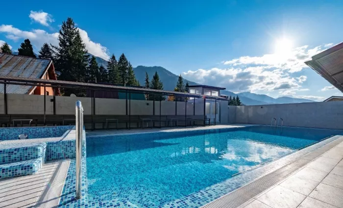 Бассейны Па-Де-Де Редэнс   в  Красной Поляне