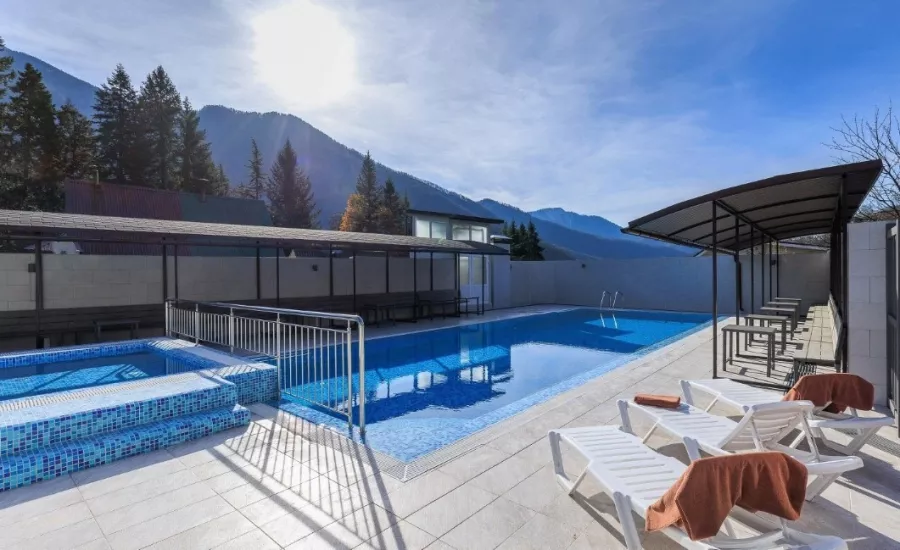 Бассейны Па-Де-Де Редэнс  в Красной Поляне: Бассейн,