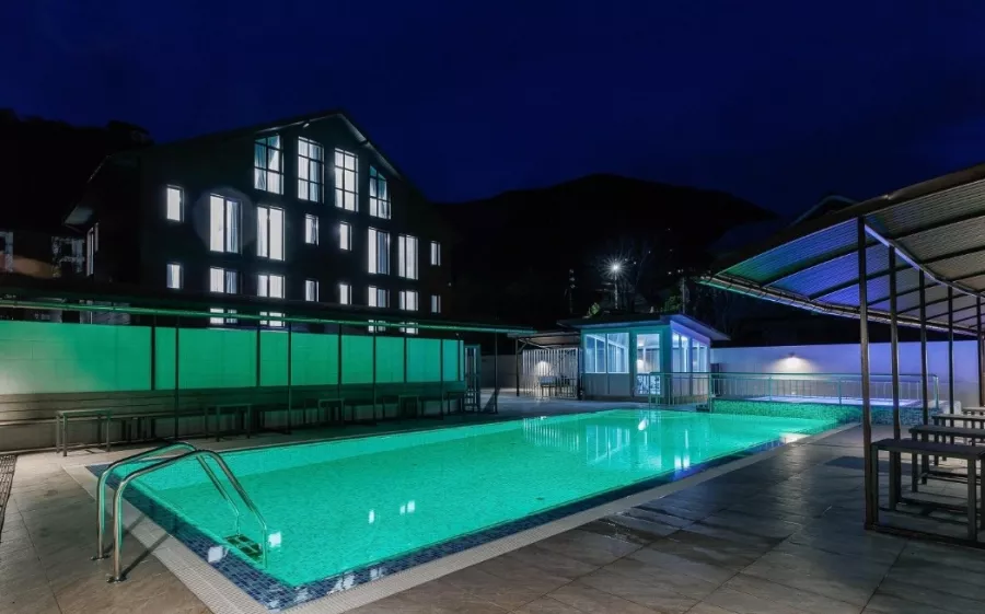 Бассейны Па-Де-Де Редэнс  в Красной Поляне: Бассейн,