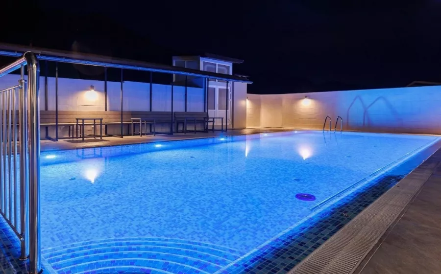 Бассейны Па-Де-Де Редэнс  в Красной Поляне: Бассейн,