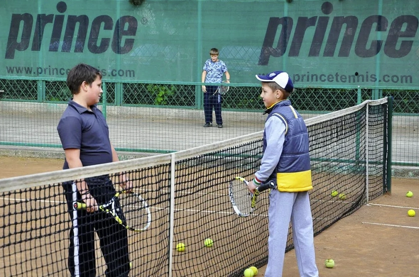 Теннисный корт Sochi Tennis School в Адлере: Теннисные корты, Спортивные секции, Теннис, Ракетка, Мяч, Развиваться, Фитнес,