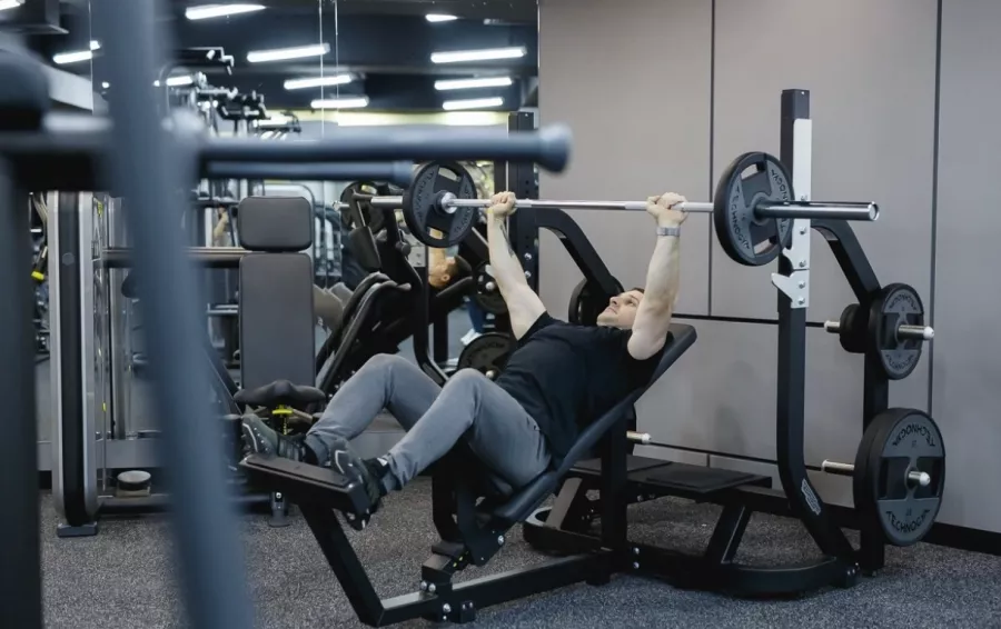 Фитнес-центр M-Gym в Сочи: Сайкл, Развиваться, Фитнес, Фитнес-бар, Кроссфит, Массаж, Йога, Аквааэробика, Стретчинг,