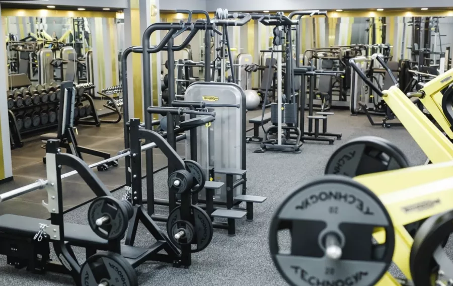Фитнес-центр M-Gym в Сочи: Сайкл, Развиваться, Фитнес, Фитнес-бар, Кроссфит, Массаж, Йога, Аквааэробика, Стретчинг,