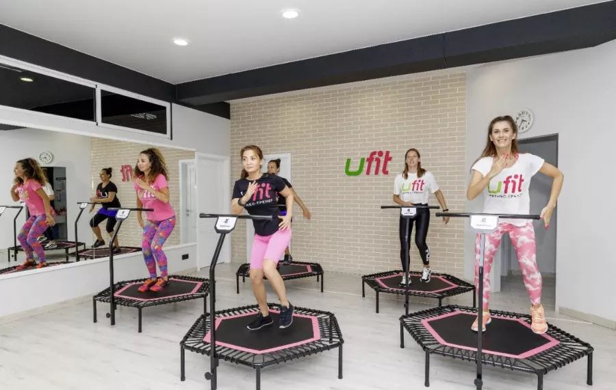 Женский фитнес-клуб Ufit в Сочи: Отдельный женский зал, Пилатес, Развиваться, Фитнес, Йога, Танцевальные программы, Фитнес для детей, Стретчинг,