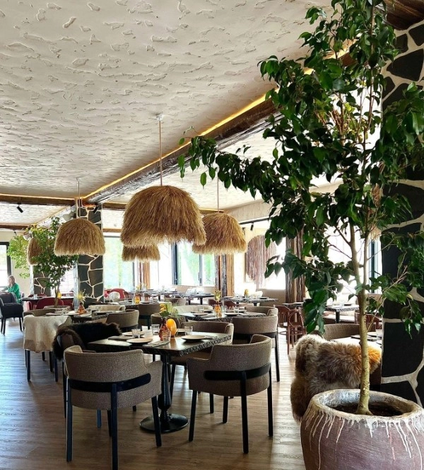 Ресторан Co-Co Chalet в Красной Поляне: Заказ столиков, Заказ навынос, Бизнес-ланч, Винная карта, Детское меню,