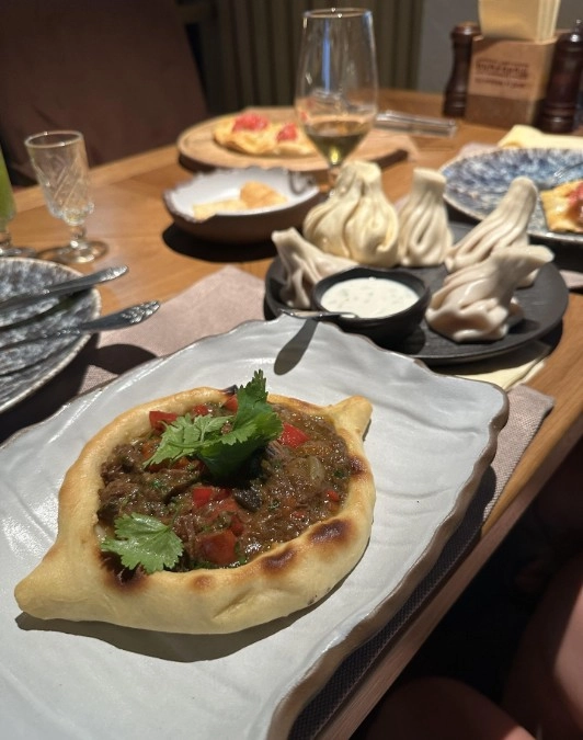 Ресторан Бумбараш в Красной Поляне: Кавказская кухня, Армянская кухня, Винная карта, Заказ столиков, Грузинская кухня, Заказ навынос,