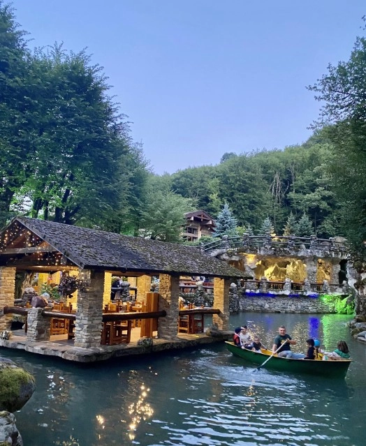 Ресторан Каскад с рыбалкой  в  Красной Поляне