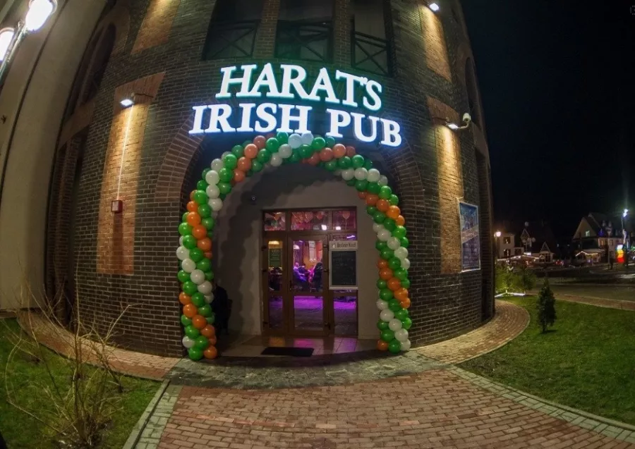 Ирландский паб Harats Irish Pub в Красной Поляне: Ирландский паб, Винная карта, Авторская кухня, Постное меню, Заказ навынос, Заказ столиков,