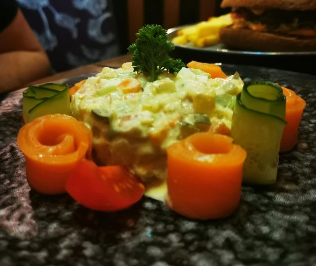 Ирландский паб Harats Irish Pub в Красной Поляне: Ирландский паб, Винная карта, Авторская кухня, Постное меню, Заказ навынос, Заказ столиков,