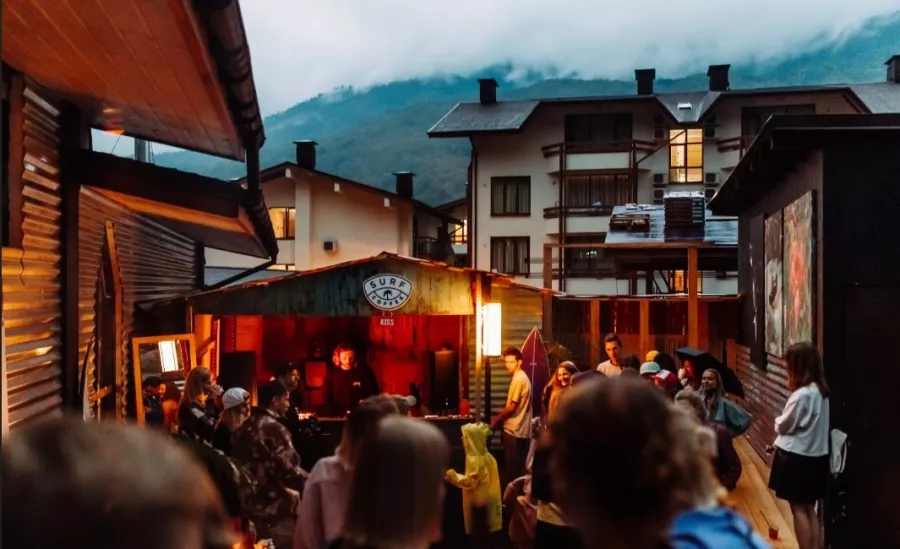 Кофейня The house of surf coffee в Красной Поляне: Еда, Заказ навынос, Пицца, Завтрак, Заказ столиков,
