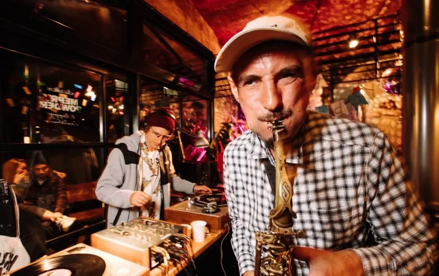 Кофейня The house of surf coffee в Красной Поляне: Бизнес-ланч, Заказ навынос, Пицца, Завтрак, Заказ столиков,