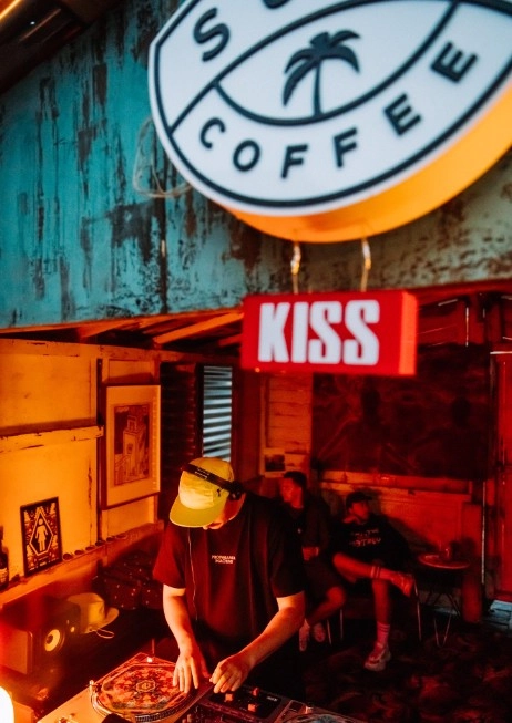 Кофейня The house of surf coffee в Красной Поляне: Бизнес-ланч, Заказ навынос, Пицца, Завтрак, Заказ столиков,