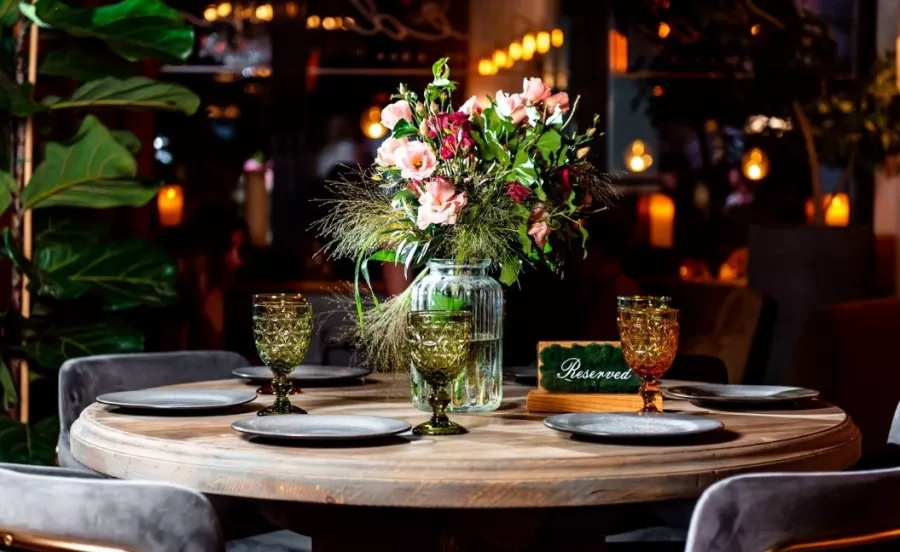 Ресторан Мёд kitchen&bar в Красной Поляне: Еда, Вино, Живая музыка, Авторская кухня, Заказ навынос, Завтрак,