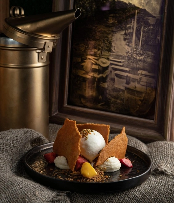 Ресторан Мёд kitchen&bar в Красной Поляне: Винный ресторан, Живая музыка, Авторская кухня, Заказ навынос, Завтрак,