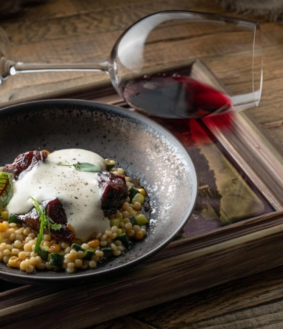 Ресторан Мёд kitchen&bar в Красной Поляне: Винный ресторан, Живая музыка, Авторская кухня, Заказ навынос, Завтрак,
