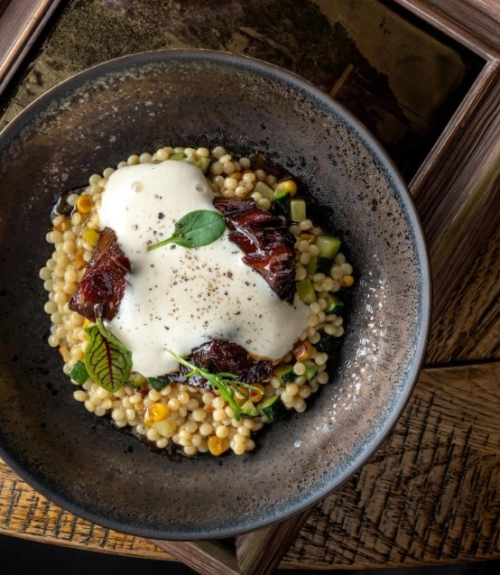 Ресторан Мёд kitchen&bar в Красной Поляне: Винный ресторан, Живая музыка, Авторская кухня, Заказ навынос, Завтрак,