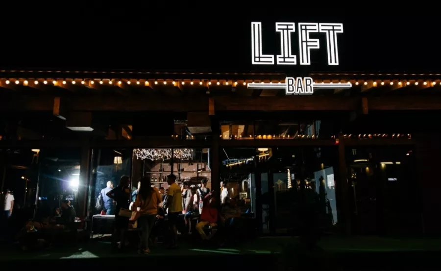 Бар Lift в Красной Поляне: Винный бар, Живая музыка, Панорамный вид, Заказ столиков, Винная карта,