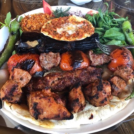 Быстрое питание Kemer Kebab в Красной Поляне: Шавермы, Бургеры, Чай, Пицца, Заказ навынос,
