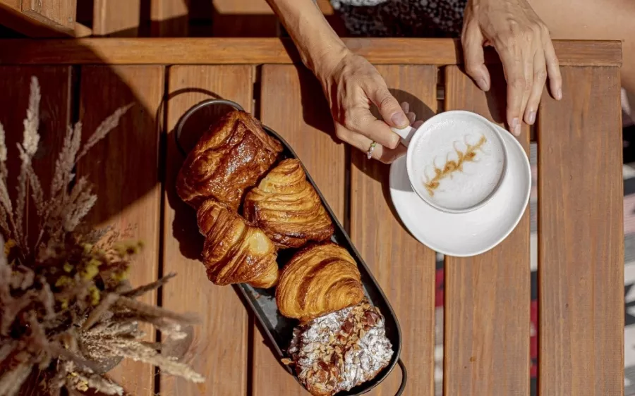 Быстрое питание Vinogrados Pastry в Красной Поляне: Летняя терраса, Кондитерская, Торты, Заказ навынос, Сэндвичи, Завтрак,