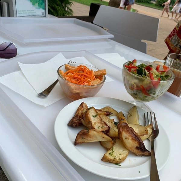 Столовая Патиссон в Красной Поляне: Еда, Столовая , Заказ столиков, Заказ навынос, Парковка, Оплата картой,