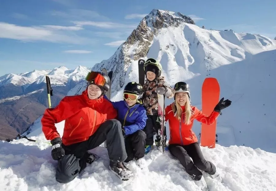 Бар Apres ski в Красной Поляне: Гриль-бары, Заказ столиков, Заказ навынос, Детское меню, Летняя терраса,