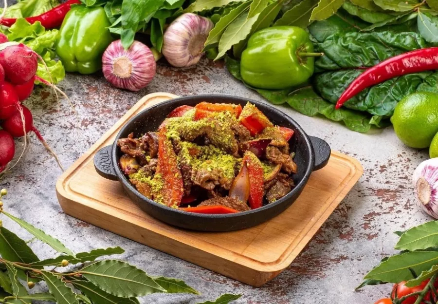 Ресторан Кинза в Красной Поляне: Кавказская кухня, Постное меню, Заказ навынос, Русская кухня, Заказ столиков, Летняя терраса,