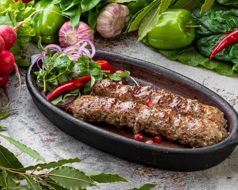 Ресторан Кинза в Красной Поляне: Кавказская кухня, Постное меню, Заказ навынос, Русская кухня, Заказ столиков, Летняя терраса,