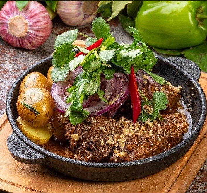 Ресторан Кинза в Красной Поляне: Кавказская кухня, Постное меню, Заказ навынос, Русская кухня, Заказ столиков, Летняя терраса,