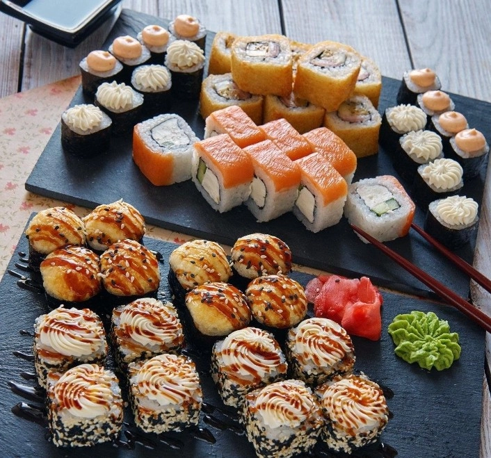Ресторан The sushi в Красной Поляне: Тайская кухня, Заказ навынос, Винная карта, Японская кухня, Танцпол,