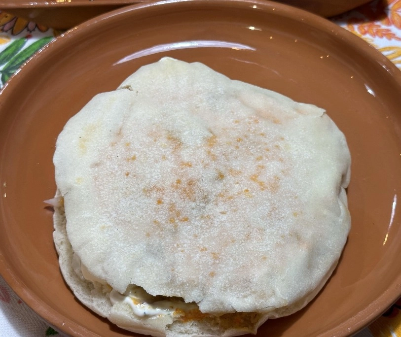 Кафе Гуляш-бар в Красной Поляне: Сербская кухня, Постное меню, Заказ навынос, Завтрак, Заказ столиков,