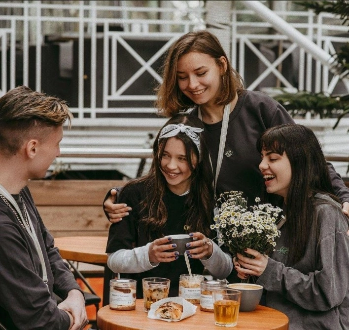 Кофейня Surf coffee в Красной Поляне: Заказ навынос, Летняя терраса, Напитки, Завтрак, Детское меню,