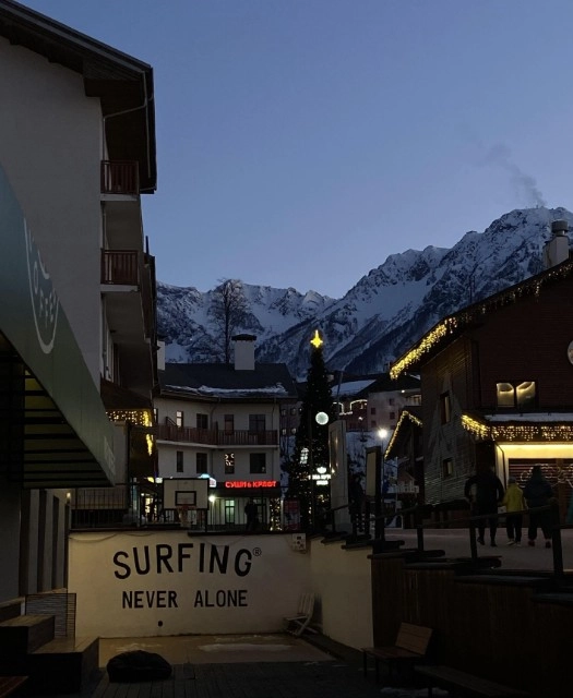 Кофейня Surf coffee в Красной Поляне: Заказ навынос, Летняя терраса, Напитки, Завтрак, Детское меню,