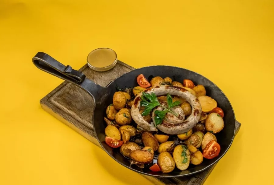 Ресторан Bierkeller в Красной Поляне: Пивной ресторан, Бизнес-ланч, Немецкая кухня, Заказ навынос, Винная карта, Русская кухня,