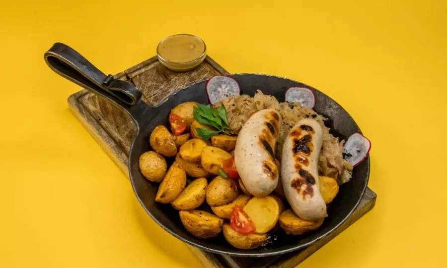 Ресторан Bierkeller в Красной Поляне: Пивной ресторан, Бизнес-ланч, Немецкая кухня, Заказ навынос, Винная карта, Русская кухня,