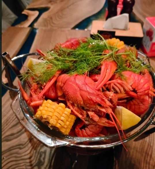 Раковарня Река&море в Красной Поляне: Еда, Авторская кухня, Заказ столиков, Стейки,