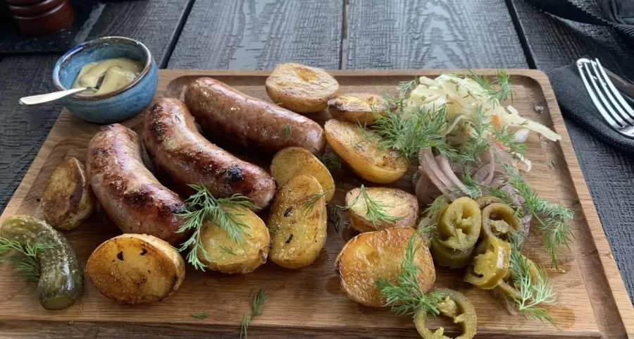 Раковарня Река&море в Красной Поляне: Раковарни, Авторская кухня, Заказ столиков, Винная карта, Стейки,