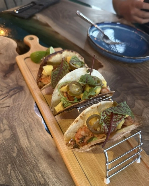 Раковарня Река&море в Красной Поляне: Раковарни, Авторская кухня, Заказ столиков, Винная карта, Стейки,