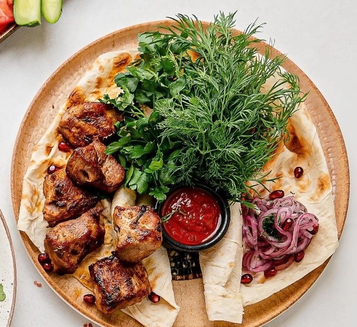 Ресторан Пхали&Хинкали в Красной Поляне: Еда, Хинкали, Заказ столиков, Детское меню, Шашлык, Летняя терраса, Заказ навынос,