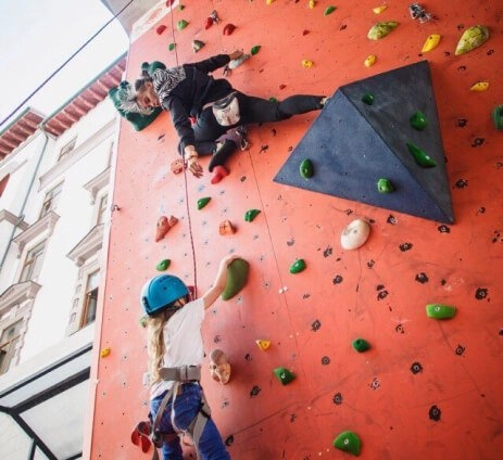 Скалодром Tirol club в Красной Поляне: Альпинизм, Секции, Развиваться, Скалодромы,