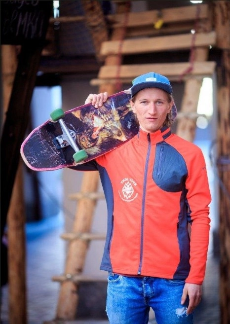 Скалодром Tirol club в Красной Поляне: Альпинизм, Секции, Развиваться, Скалодромы,