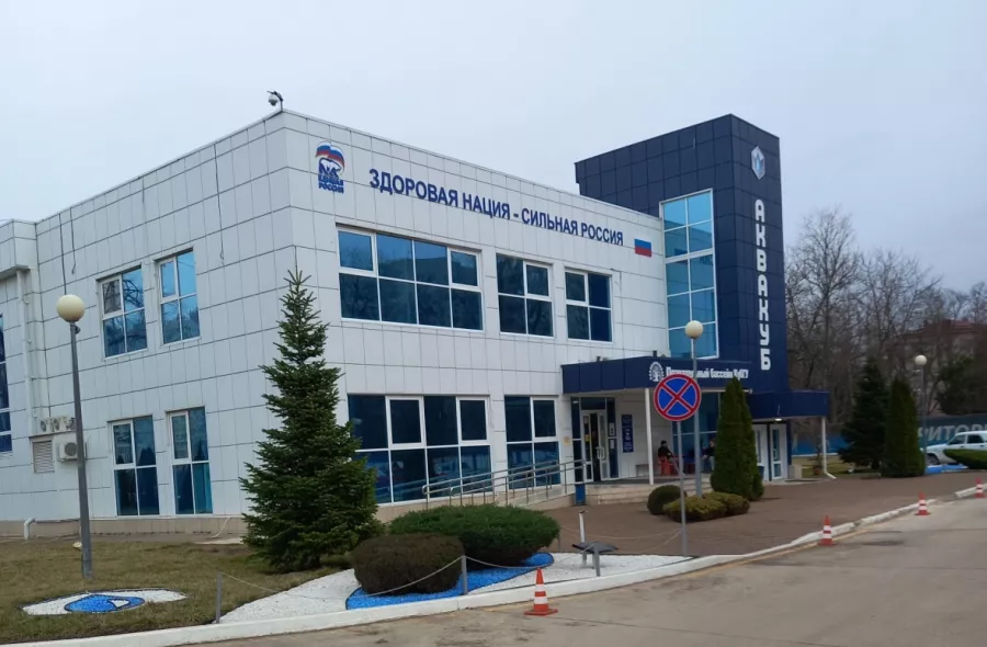 Бассейн при университете КУБГУ Аквакуб в Краснодаре: Бассейн, КУБГУ, Возле воды, Купальник, Аква, Плавание,