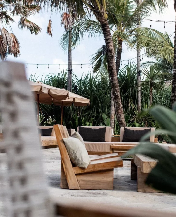 Пляжный Клуб The Lawn в Бали: Бассейн, Коктейли, Бар, Bar, Restaurant , Swimming pool , Cocktails , Ресторан,